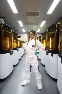 與阿迪達(dá)斯一同前往4D打印工廠(chǎng),見(jiàn)證4D技術(shù)的無(wú)限可能性