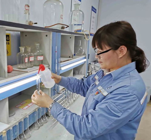 我院新型功能炭材料研究開發(fā)項(xiàng)目組 劉亞菲和李賀家庭分別獲得鄭州市五一巾幗標(biāo)兵崗 五一巾幗標(biāo)兵稱號(hào)和職工文明家庭