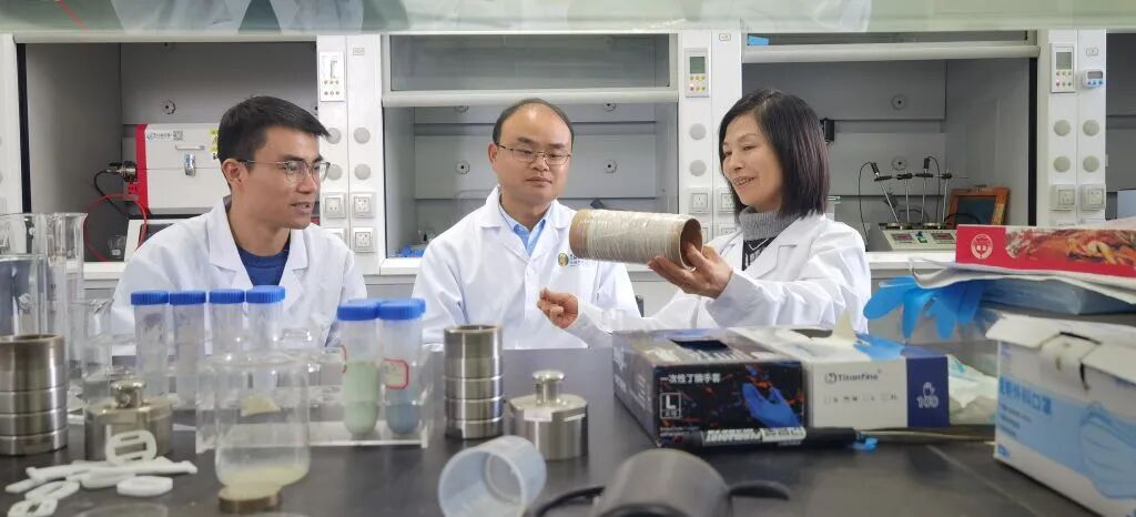 將科研論文寫在產業大地上 嚴俊峰與生物基材料技術研發的創新實踐